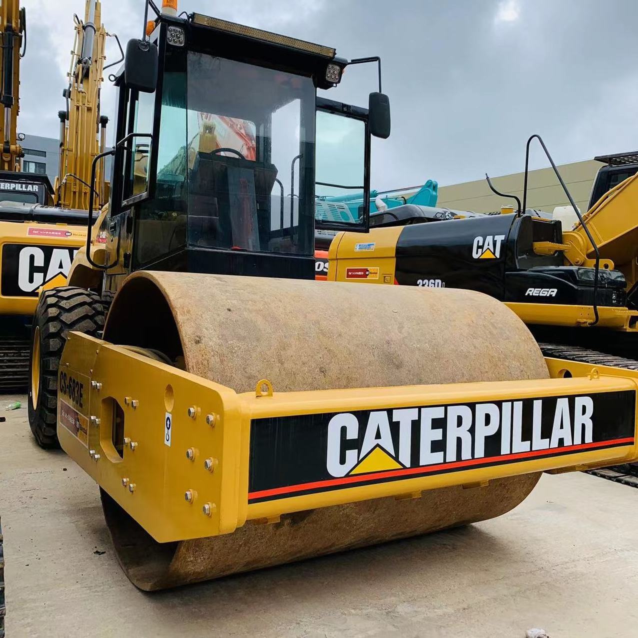 Caterpillar road construction machine CAT CS683E road roller vibrator roller price low on sale in Shanghai