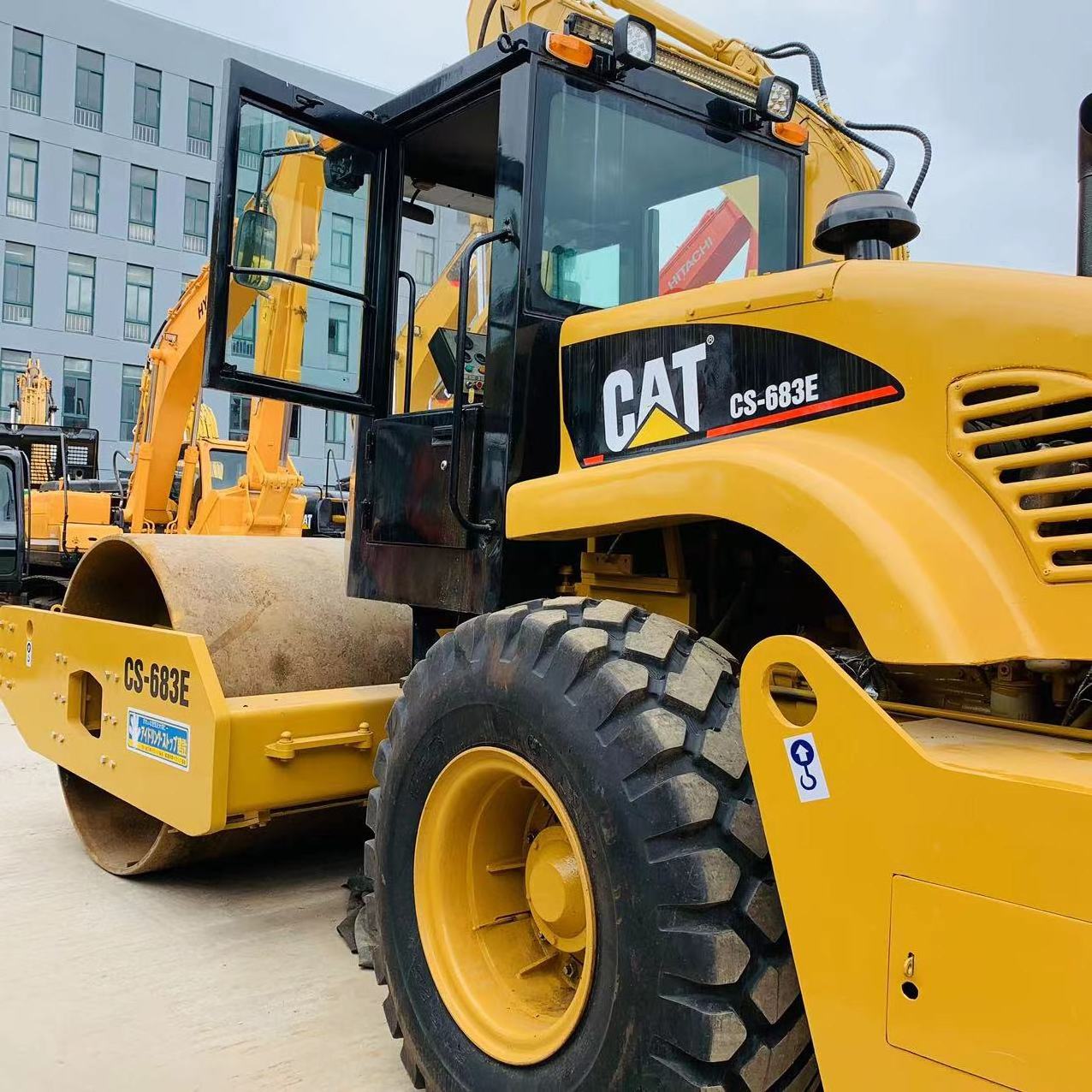 Caterpillar road construction machine CAT CS683E road roller vibrator roller price low on sale in Shanghai