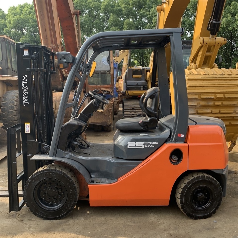 original Japanese low price high quality used forklift Toyota 2.5 Ton diesel 8FD25T/8FD30T/7FD25T/7FD30T for sale in Shanghai