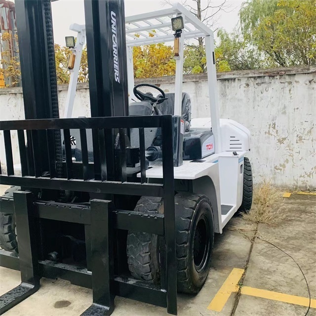 High quality Low price Second Hand 7 ton TCM forklift FD70 /japan made used tcm 3t 5t 10t 15t 20t 25t 30 ton for sale