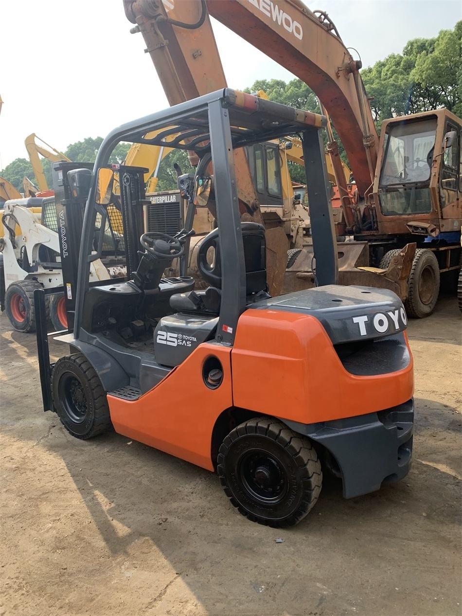 original Japanese low price high quality used forklift Toyota 2.5 Ton diesel 8FD25T/8FD30T/7FD25T/7FD30T for sale in Shanghai