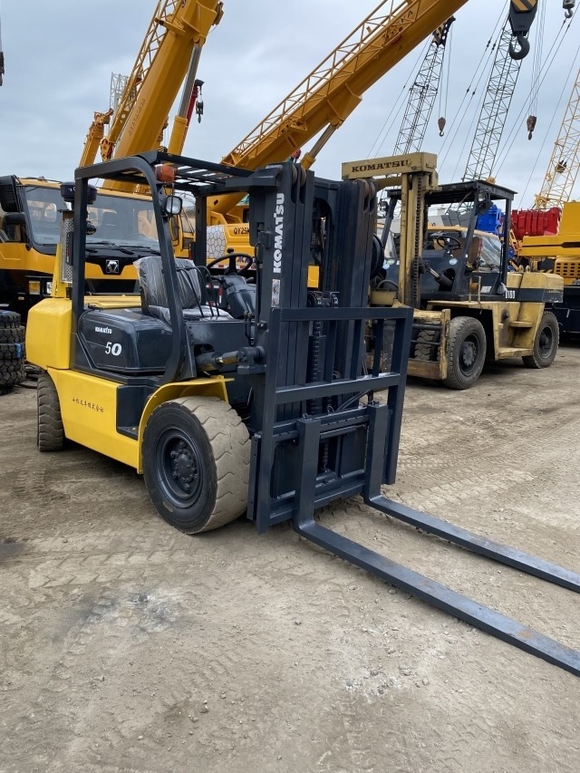 Japanese Komatsu 5 ton forklifts,FD50/FD40/FD100/FD150 4.5m lifting height used diesel forklift for sale