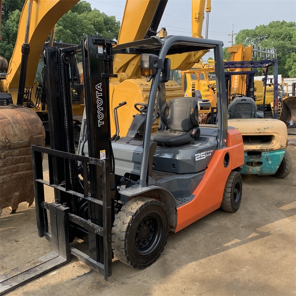 original Japanese low price high quality used forklift Toyota 2.5 Ton diesel 8FD25T/8FD30T/7FD25T/7FD30T for sale in Shanghai