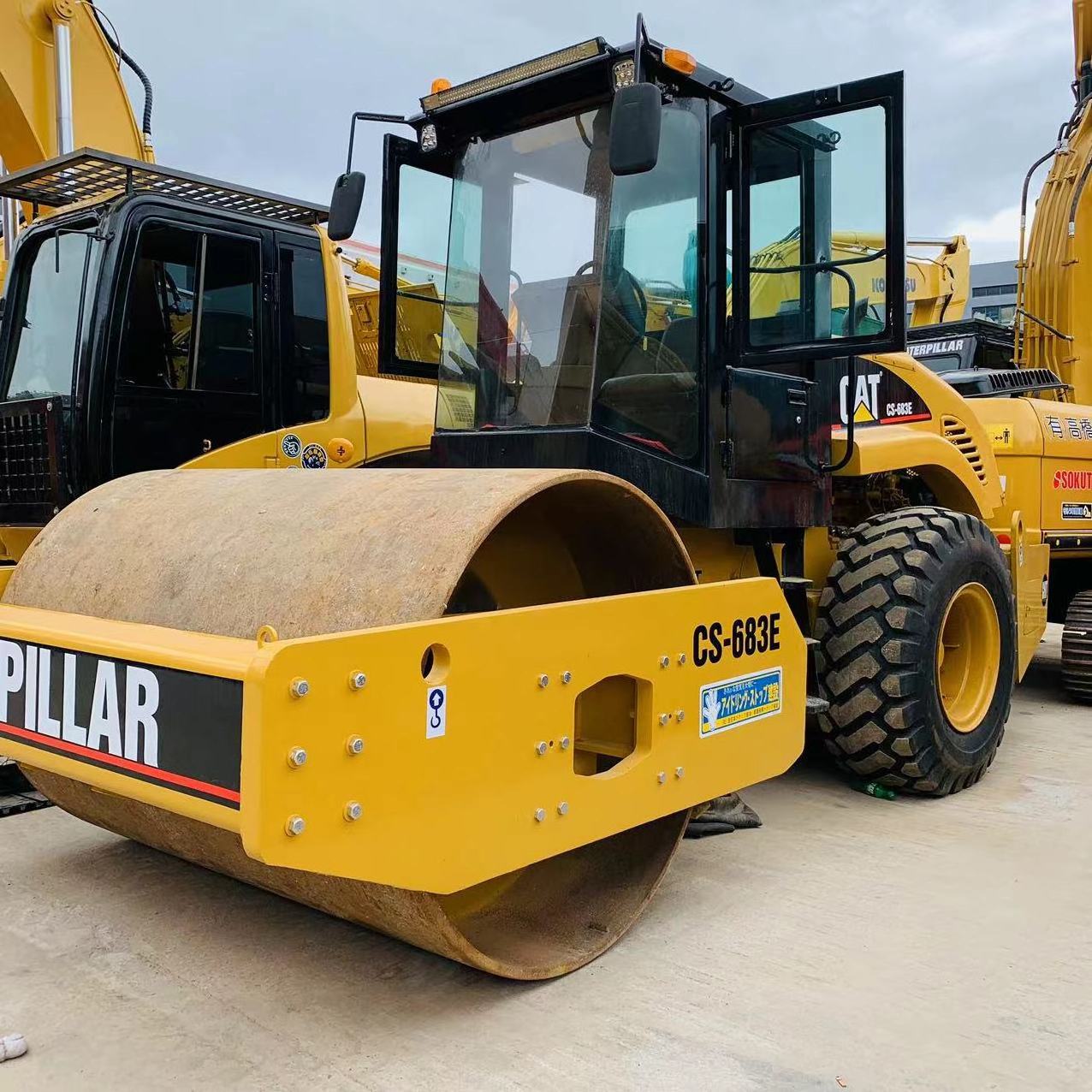 Caterpillar road construction machine CAT CS683E road roller vibrator roller price low on sale in Shanghai