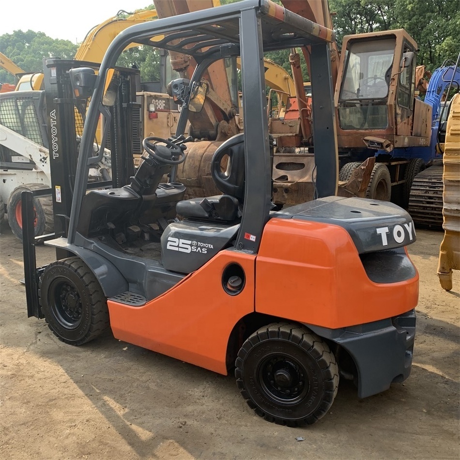 original Japanese low price high quality used forklift Toyota 2.5 Ton diesel 8FD25T/8FD30T/7FD25T/7FD30T for sale in Shanghai