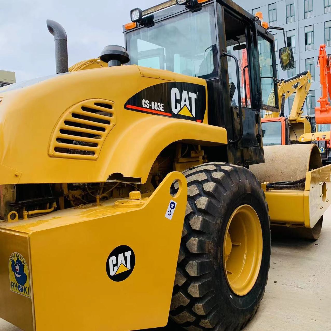 Caterpillar road construction machine CAT CS683E road roller vibrator roller price low on sale in Shanghai