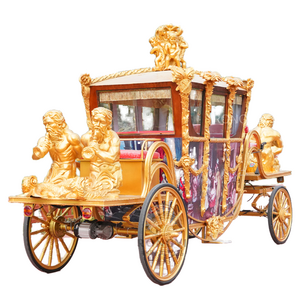 Classic Victoria Royal Horse Drawn carriage/ Electric Horse Cart Golden Color electric Sculpture royal carriage