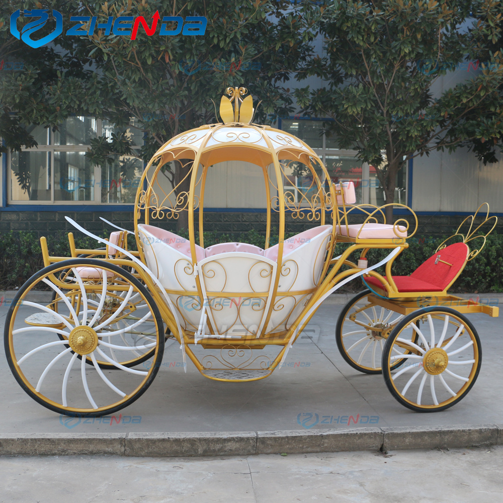 European style pink pumpkin horse carriage Wedding or sightseeing classic horse carriage