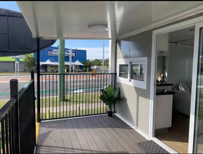 European Extendable Container House Villa Shipping Container with Balcony Tiny House 20ft Luxury Customized Office Mall Modern