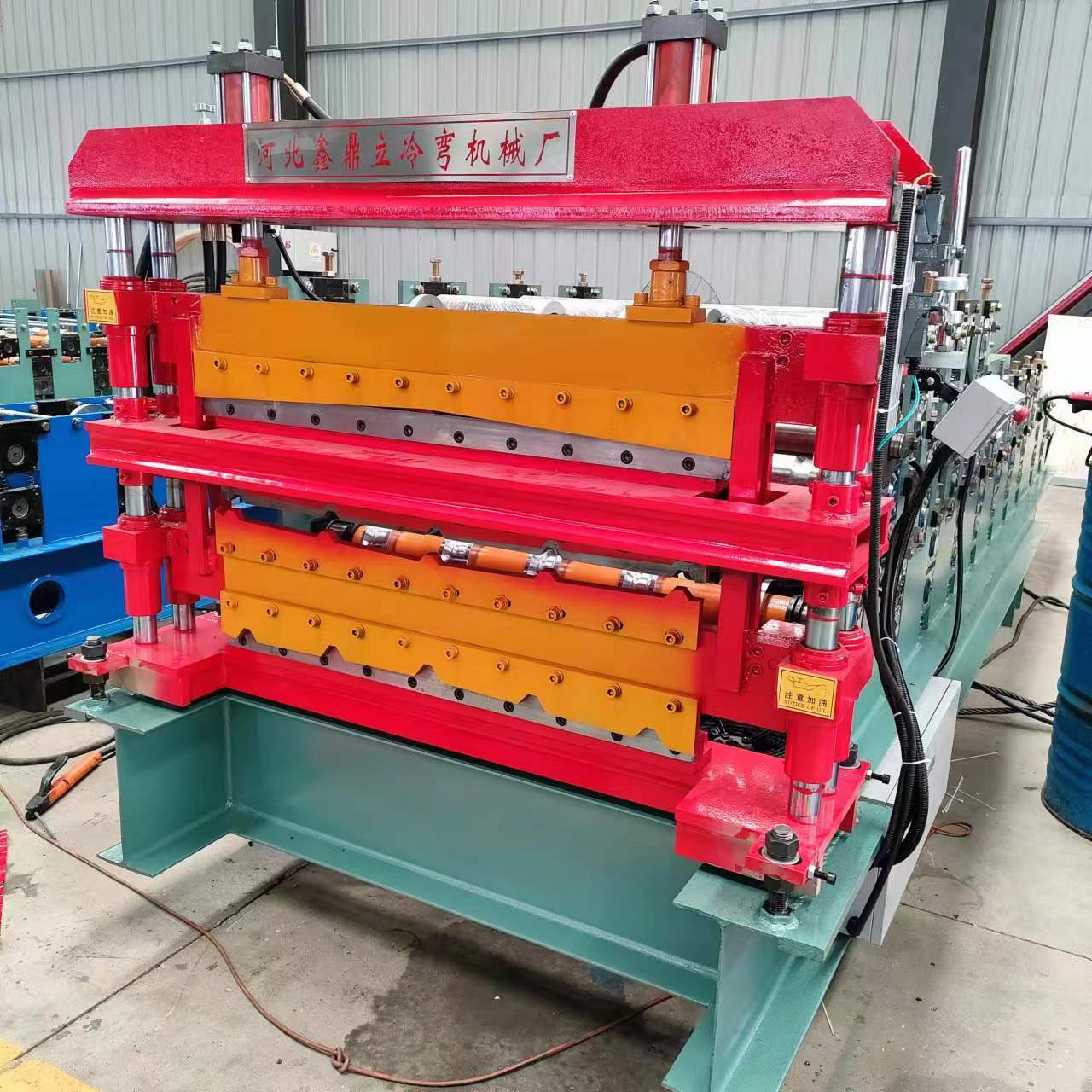 Triple layer roofing sheet cold roll forming machine manufacturer