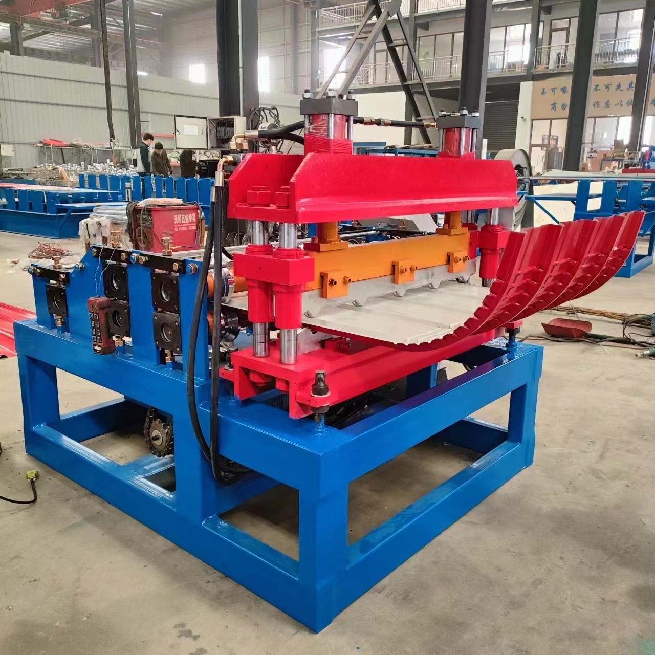 Automatic roof sheet crimping roll forming machine