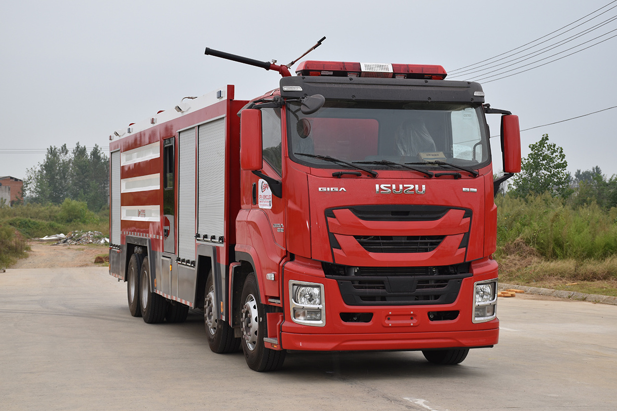 XDR Isuzu 8x4 water foam powder tank fire fighting truck