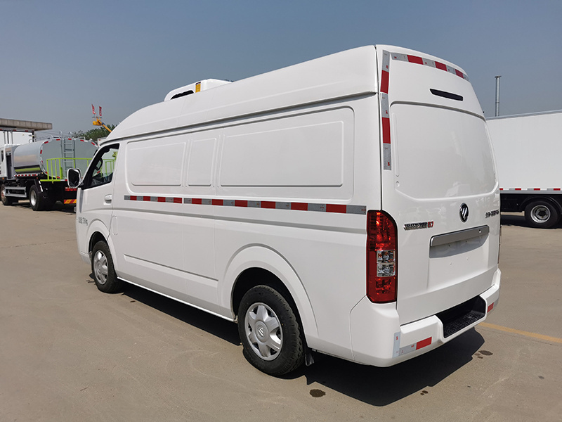 China supplier Hot sale light duty 5 ton 2000KGS freezer van refrigerated truck