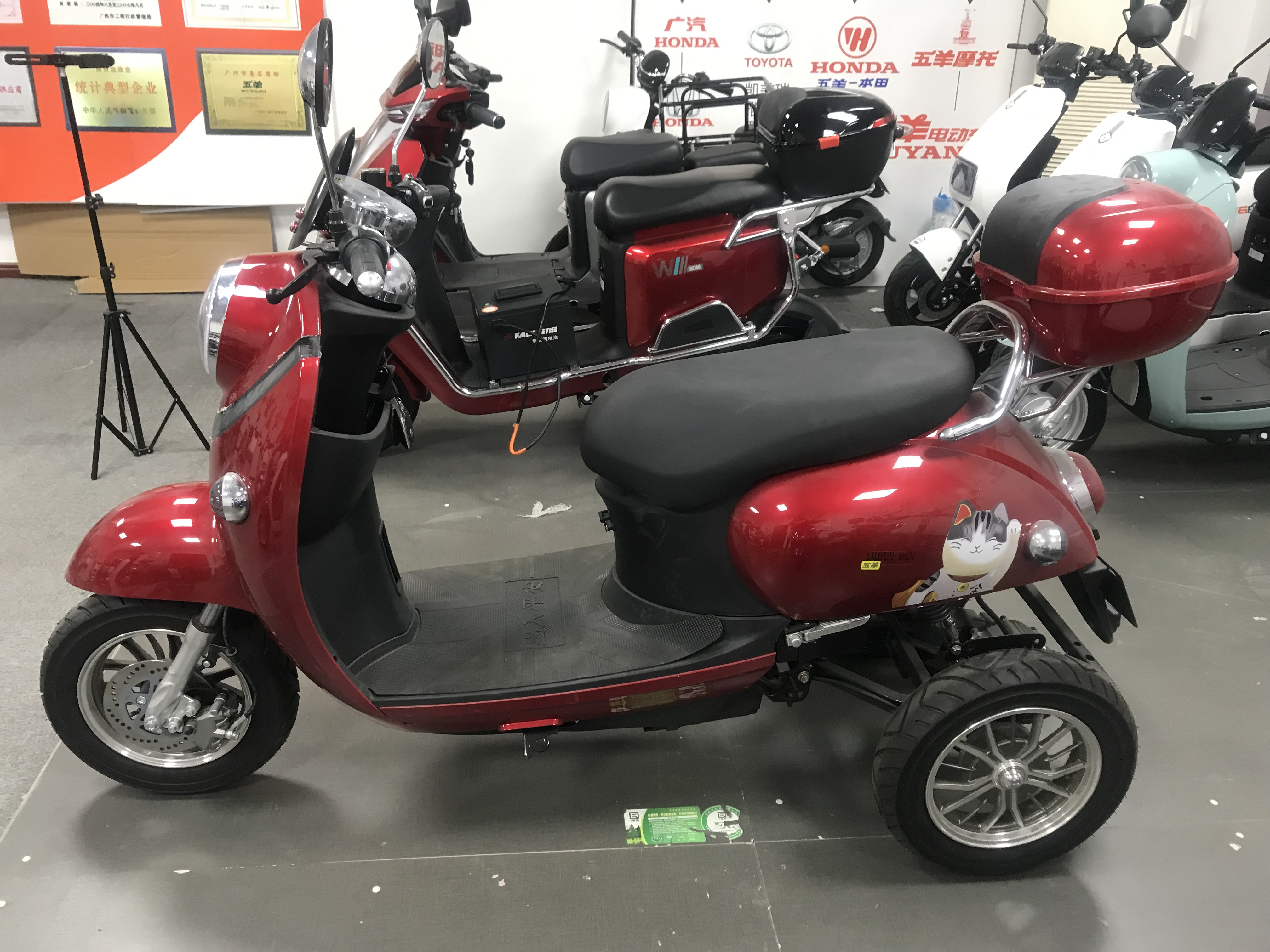 China newest Electric passenger tricycle 1500W three wheel bajaj for India Pakistan adult touring electric scooter motorcycle