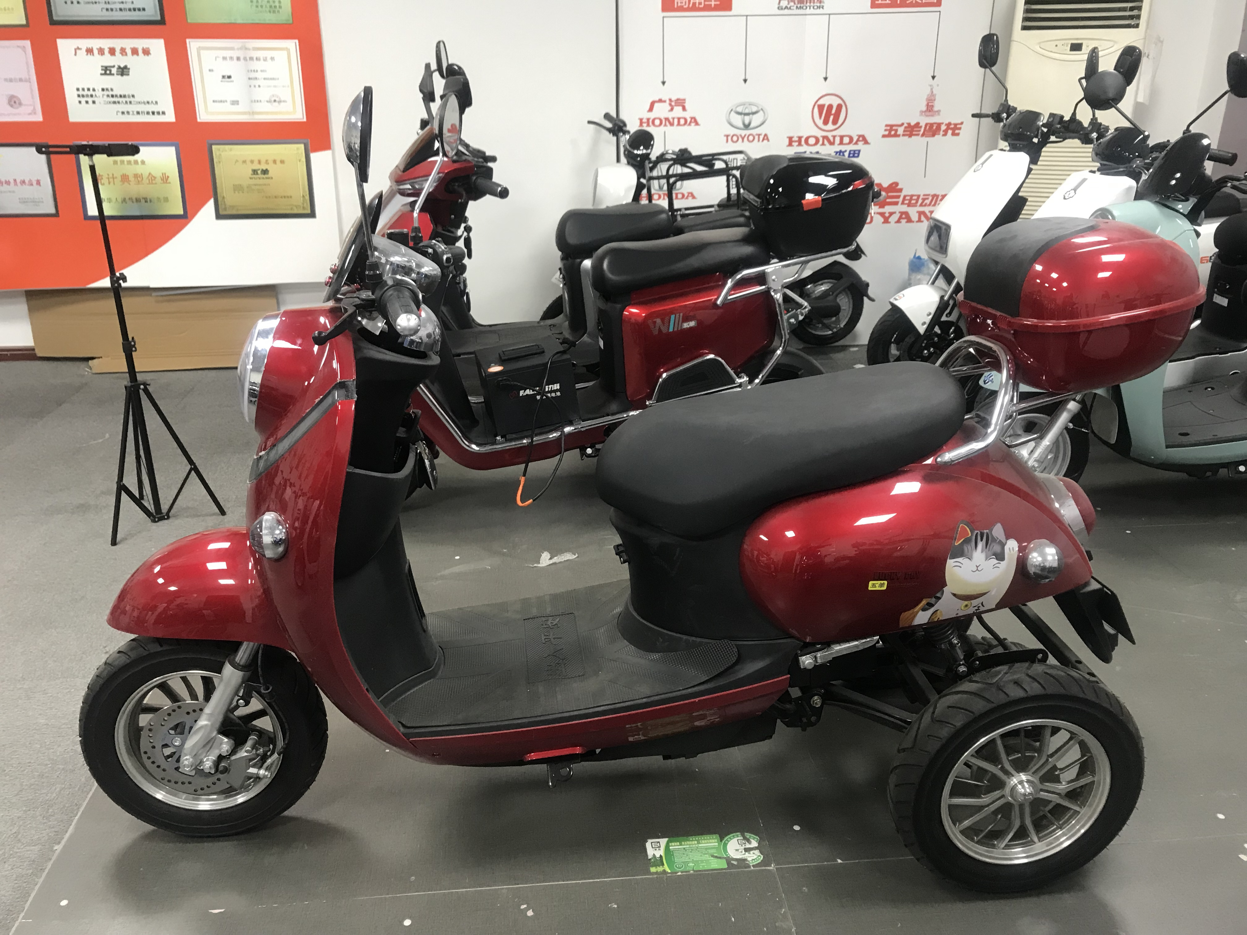 China newest Electric passenger tricycle 1500W three wheel bajaj for India Pakistan adult touring electric scooter motorcycle