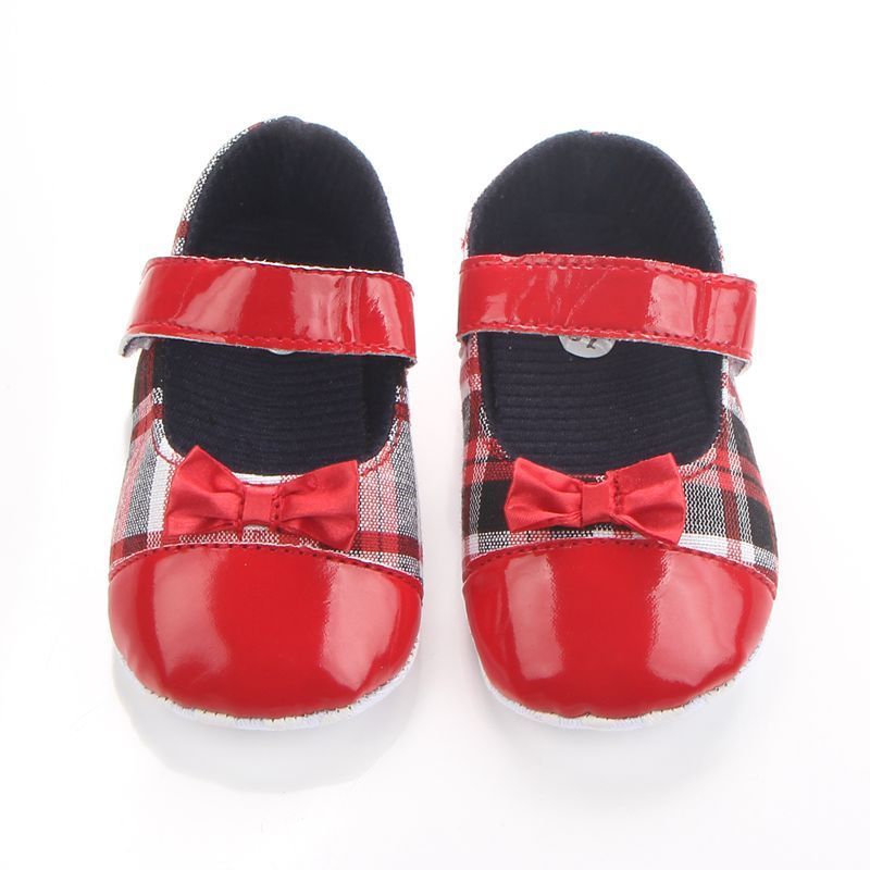 New arrival beautiful lattice 1 dollar shoes leather baby girl shoes in bulk