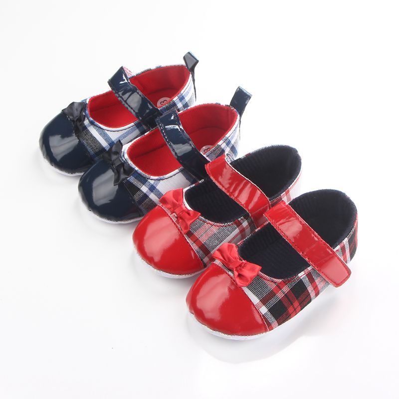 New arrival beautiful lattice 1 dollar shoes leather baby girl shoes in bulk