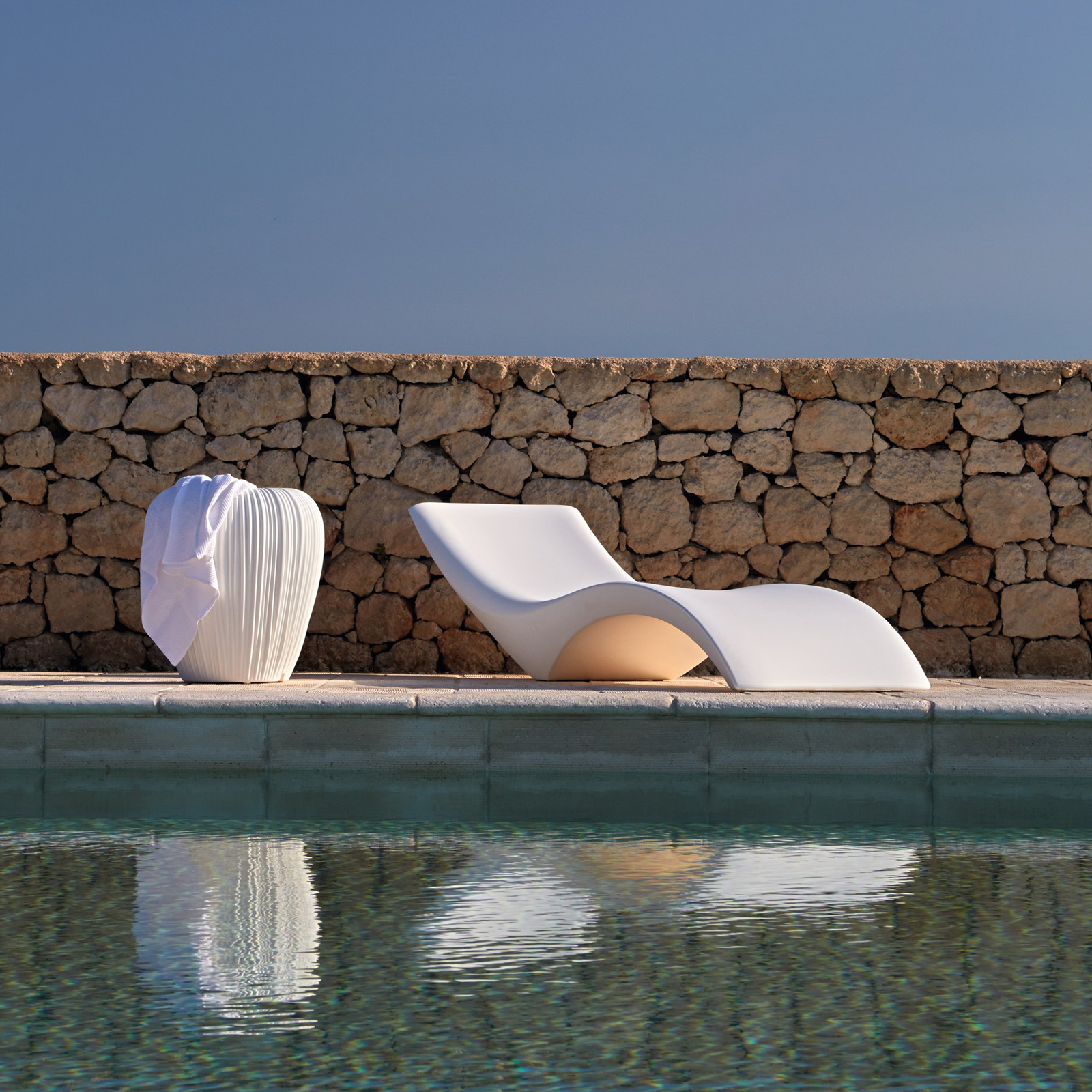 Commercial Modern coloured white s shaped sun lounger swimming pool chaise chairs aldi commercial sun loungers supplier