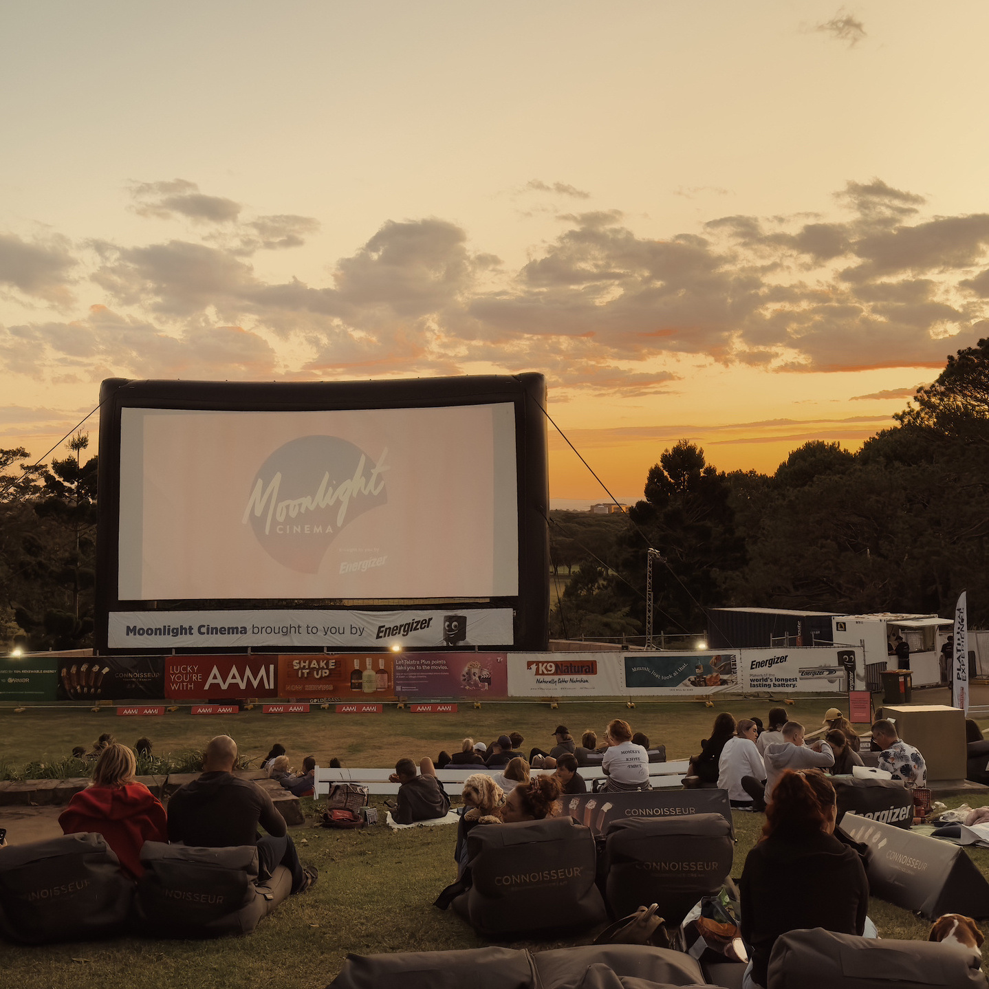 Immerse Yourself in Entertainment Experience the Magic of an Inflatable Water Cinema/Inflatable Movie Screen