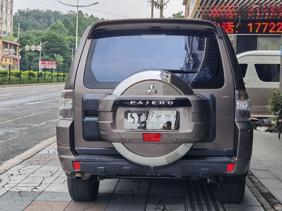 Mitsubishi Pajero 2010 3.0L Naturally Aspirated Engine 4x4 7-Seater Off-Road Vehicle Gasoline Vehicle Used SUV