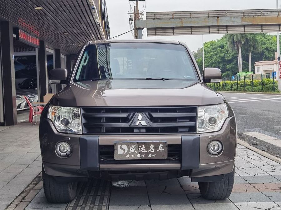 Mitsubishi Pajero 2010 3.0L Naturally Aspirated Engine 4x4 7-Seater Off-Road Vehicle Gasoline Vehicle Used SUV