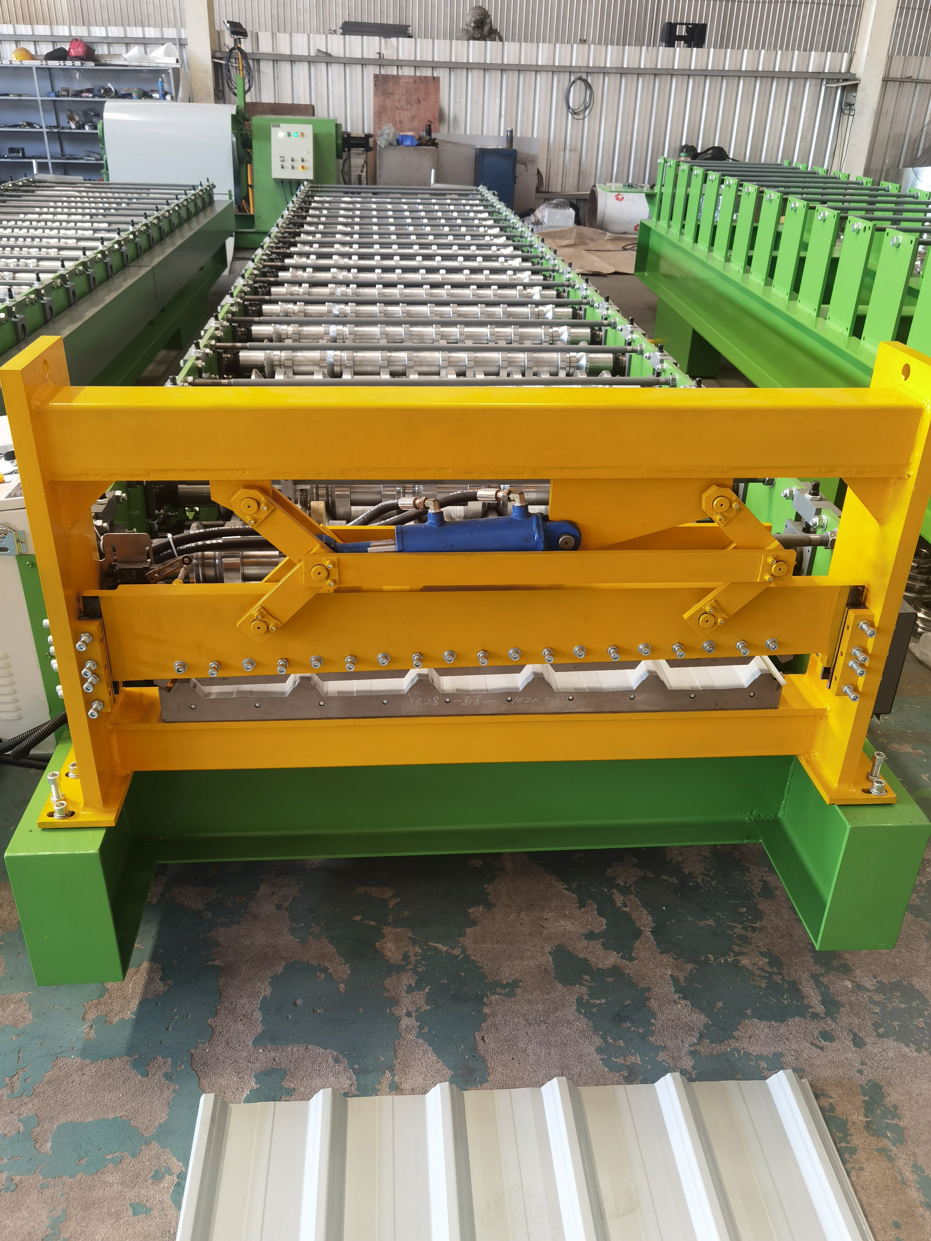 China Trapezoid Sheet Rib Profile Roofing Roll Forming Machine Manufacturers South Africa