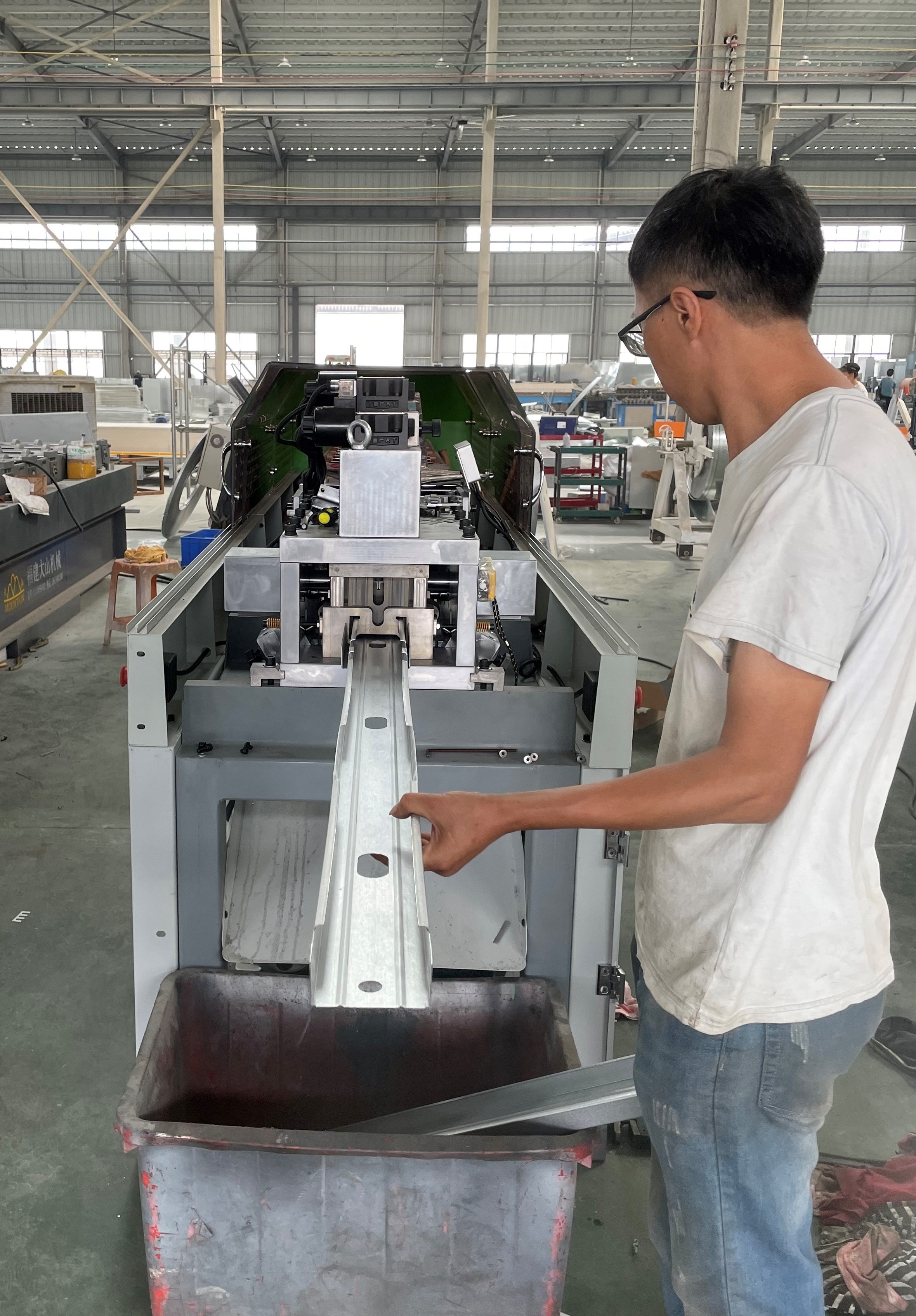 Lightweight Steel Structures Building de Metal Cold Rolled Steel Framing Machine