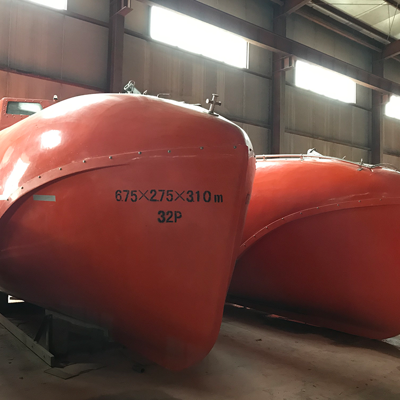 Totally Enclosed Lifeboat Free Fall Lifeboat Diesel Engine   Davit  simulated launching