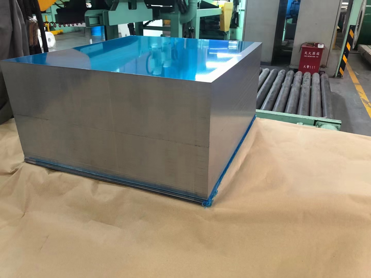 Large stock stainless steel plate AISI 304 304L 309s 310s 316l 904L 410 430 201 2205 stainless steel plate