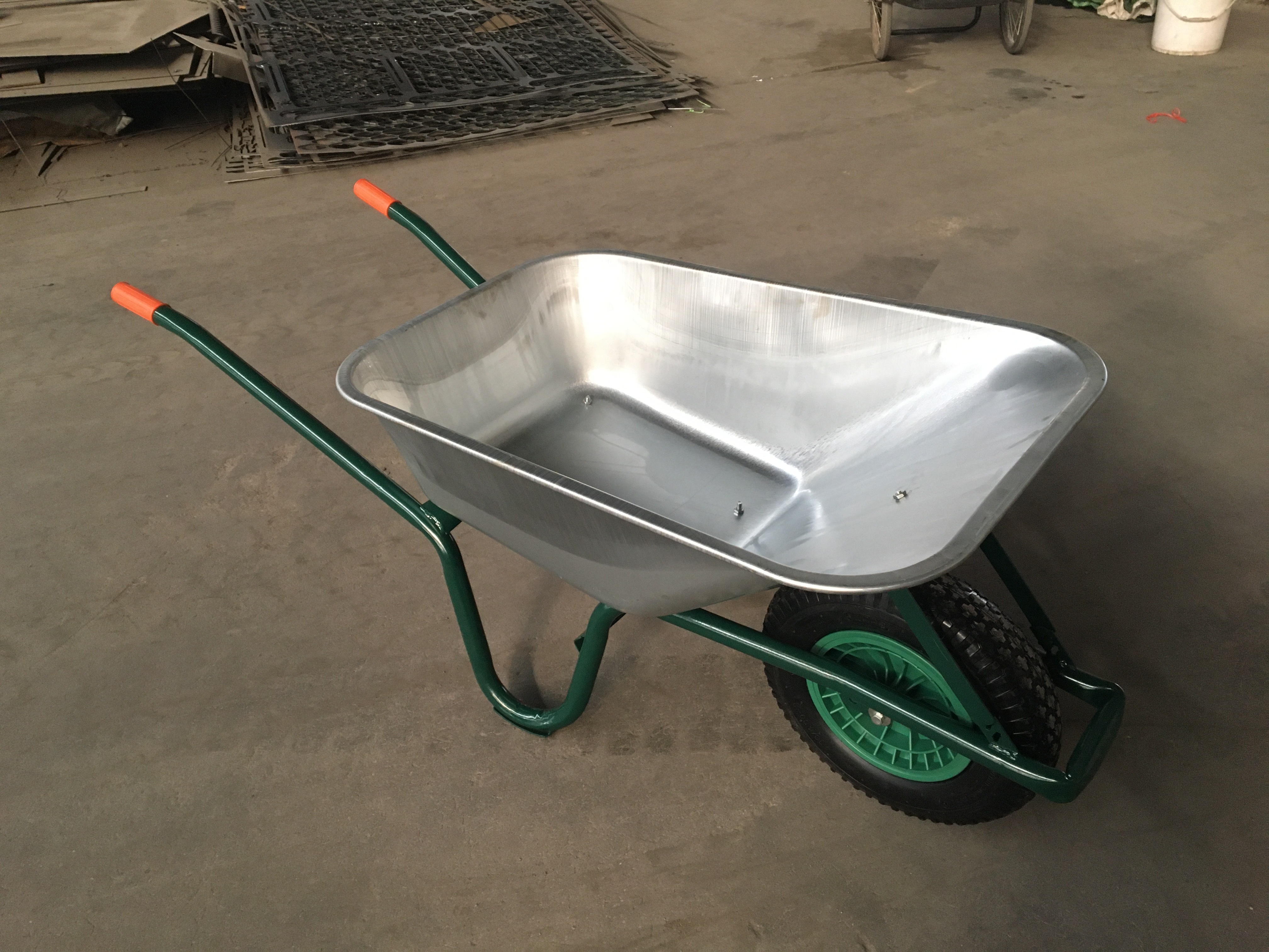 Qingdao professional wheelbarrow factory metal wheelbarrow with solid wheel or pneumatic wheel or pu wheel