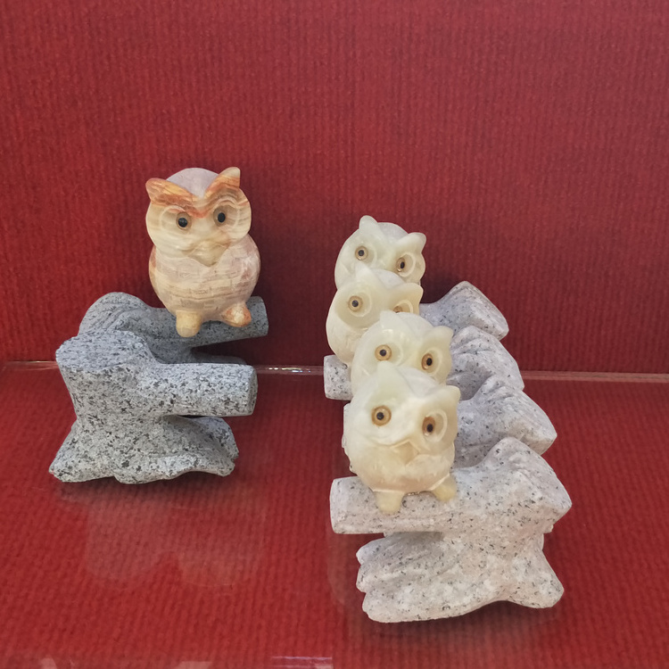 Table Ornaments Crafts White Marble Stone Carving Little Tree Stump Owl Small Bird Animal Sculpture Decoration