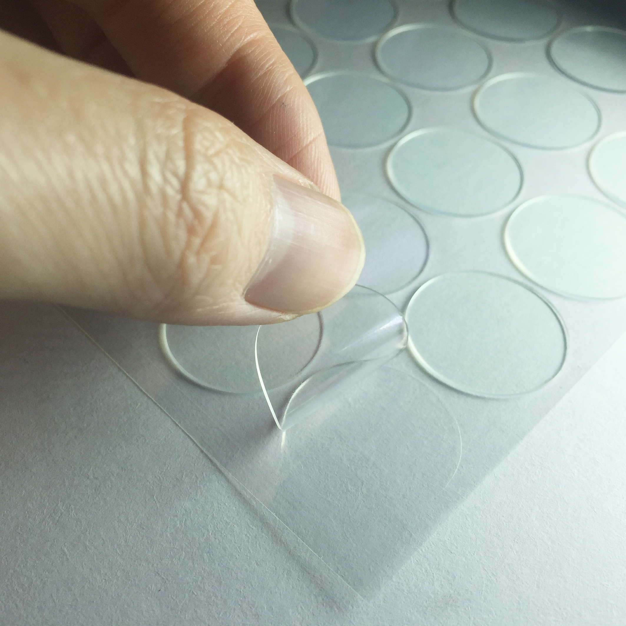 Heat-Resistant Pressure-Sensitive Acrylic Adhesive Dots Tape Clear Glue Dots for Various Applications