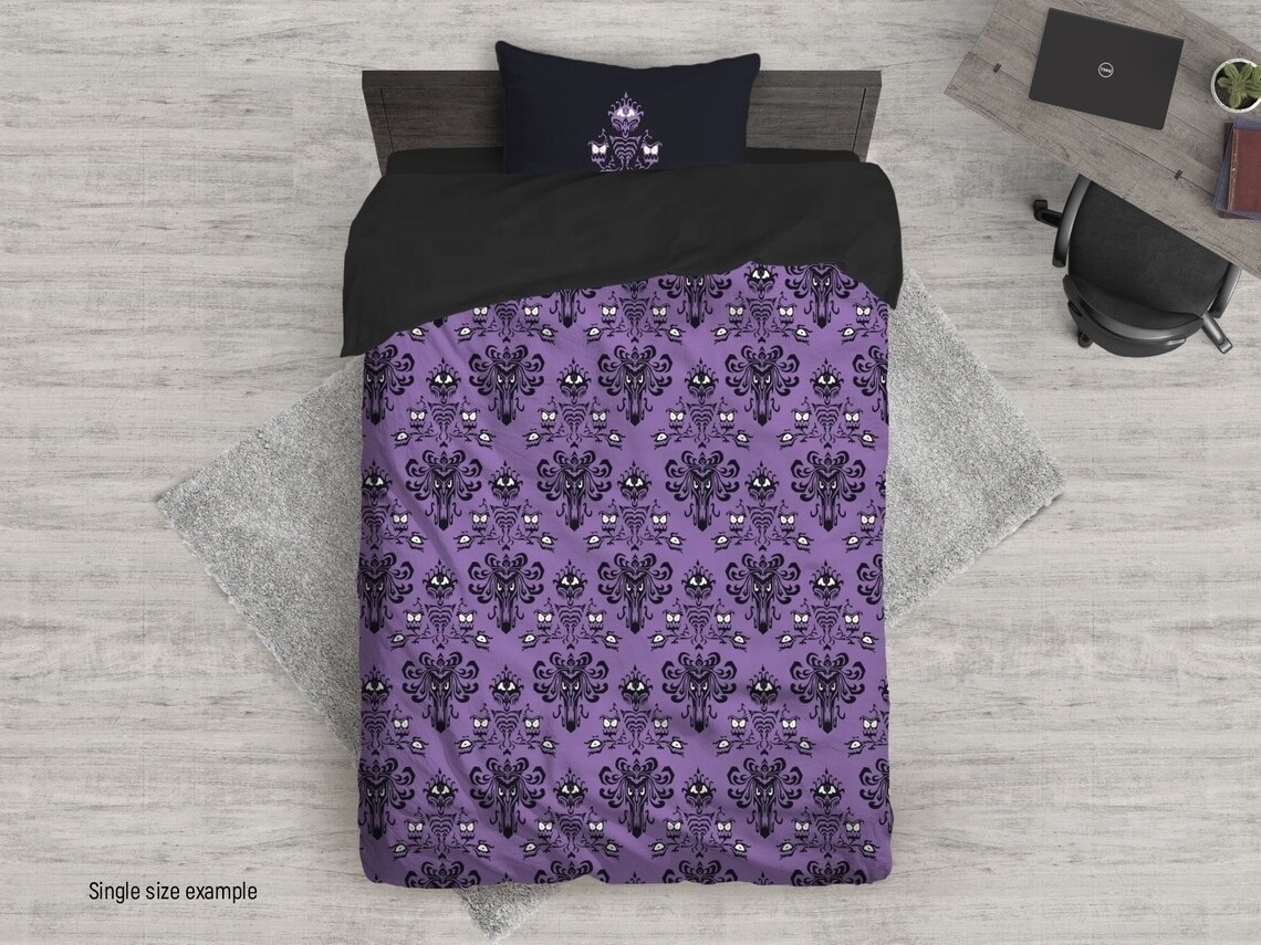 Low MOQ Digital Printed Polyester Purple Bedding Set Halloween Haunted Mansion Inspired Duvet Cover Set