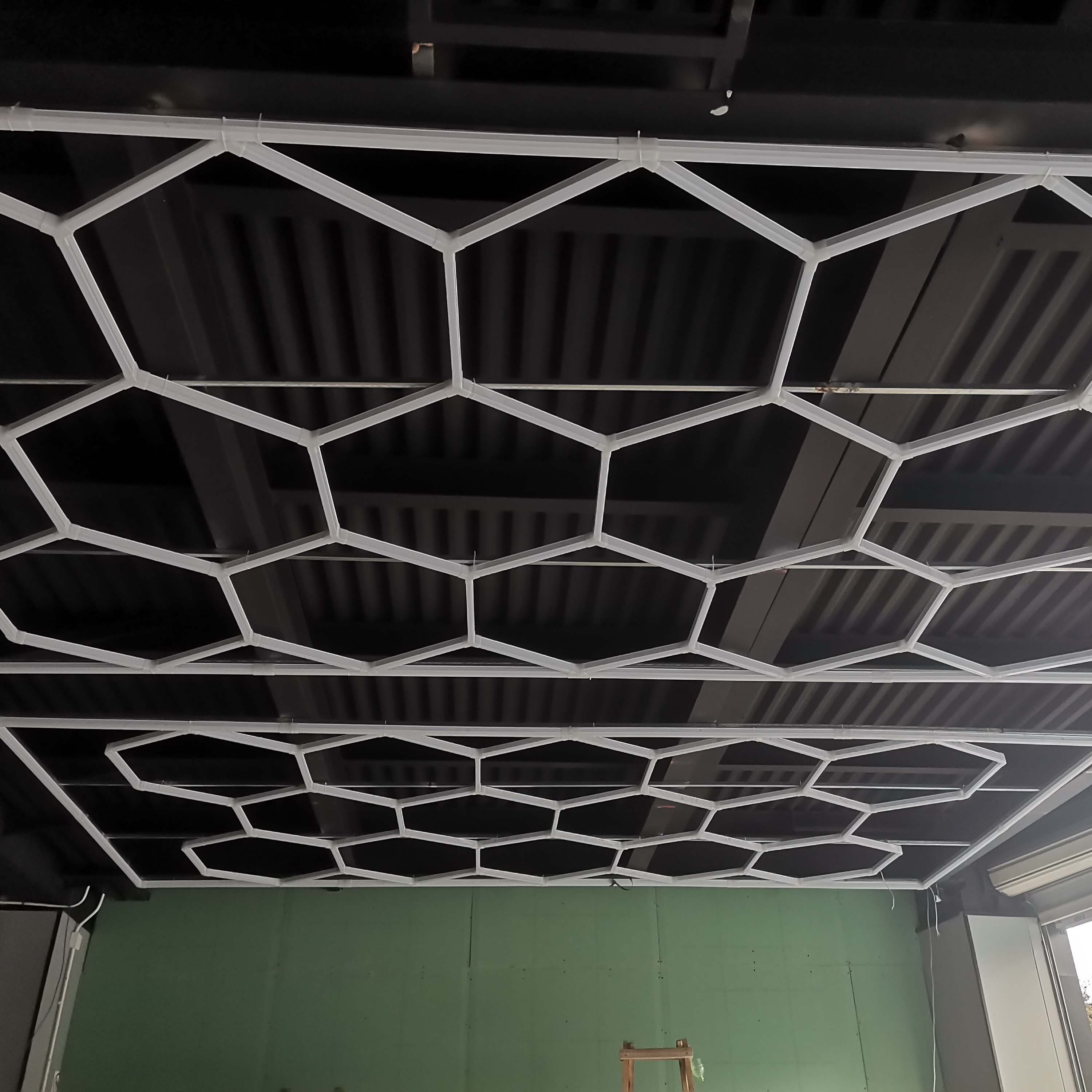 Hexagon Detailing Workshop Ceiling Led Lights For Car Shop And Garage honeycomb lights Customized size