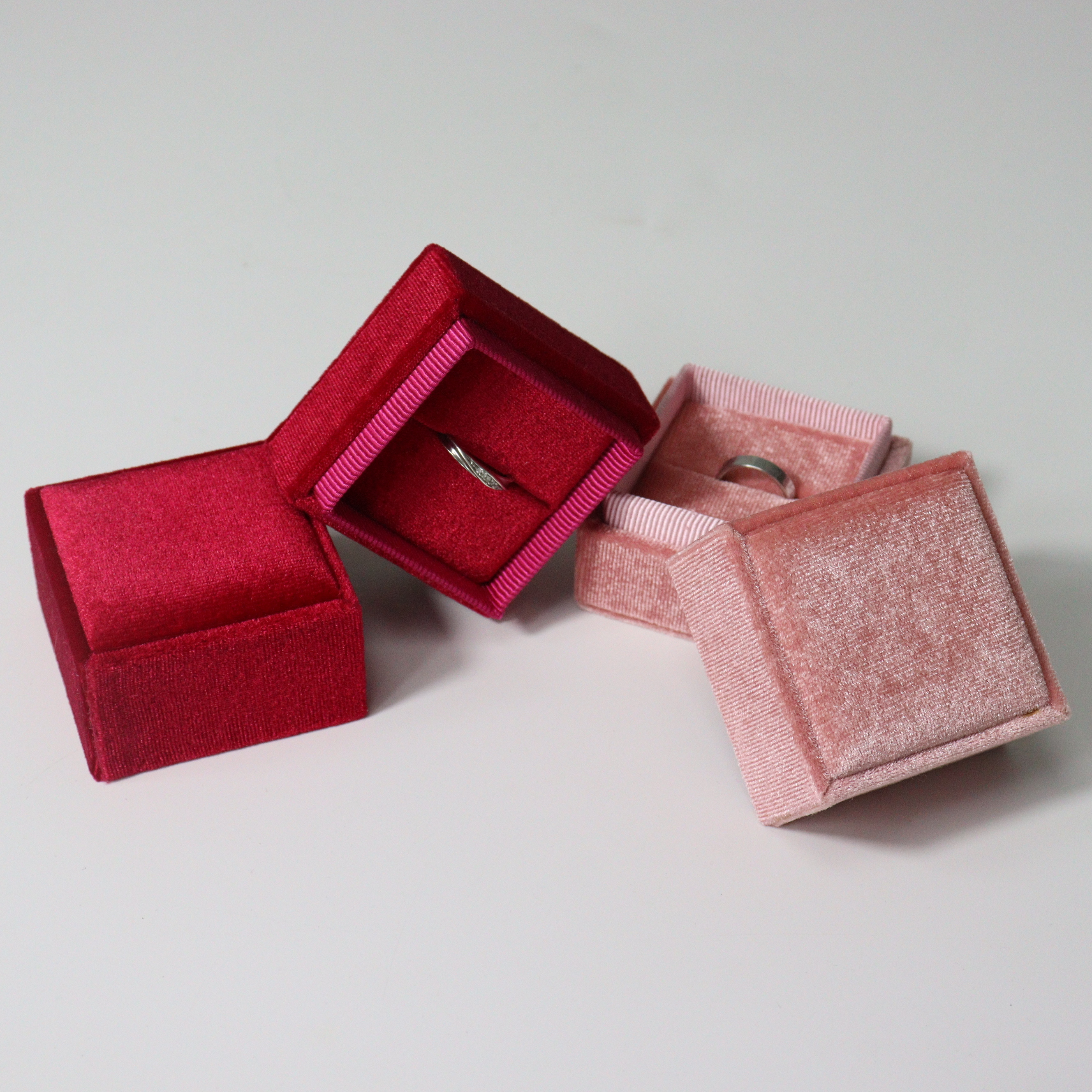 Wholesale square velvet jewelry custom wedding ring box packing mini boxing ring