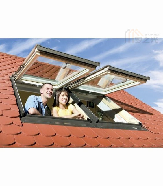 Top Hung Pine Roof Window with Flashing Kit for Loft Window and Rooflight