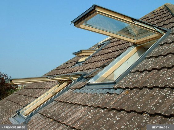 Top Hung Pine Roof Window with Flashing Kit for Loft Window and Rooflight