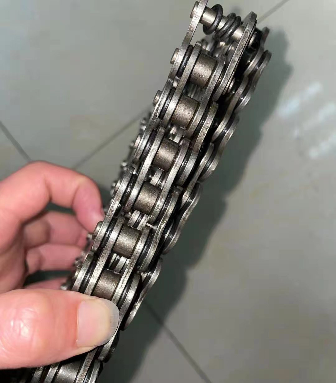 High quality O ring roller chain motorcycle chain 420 520