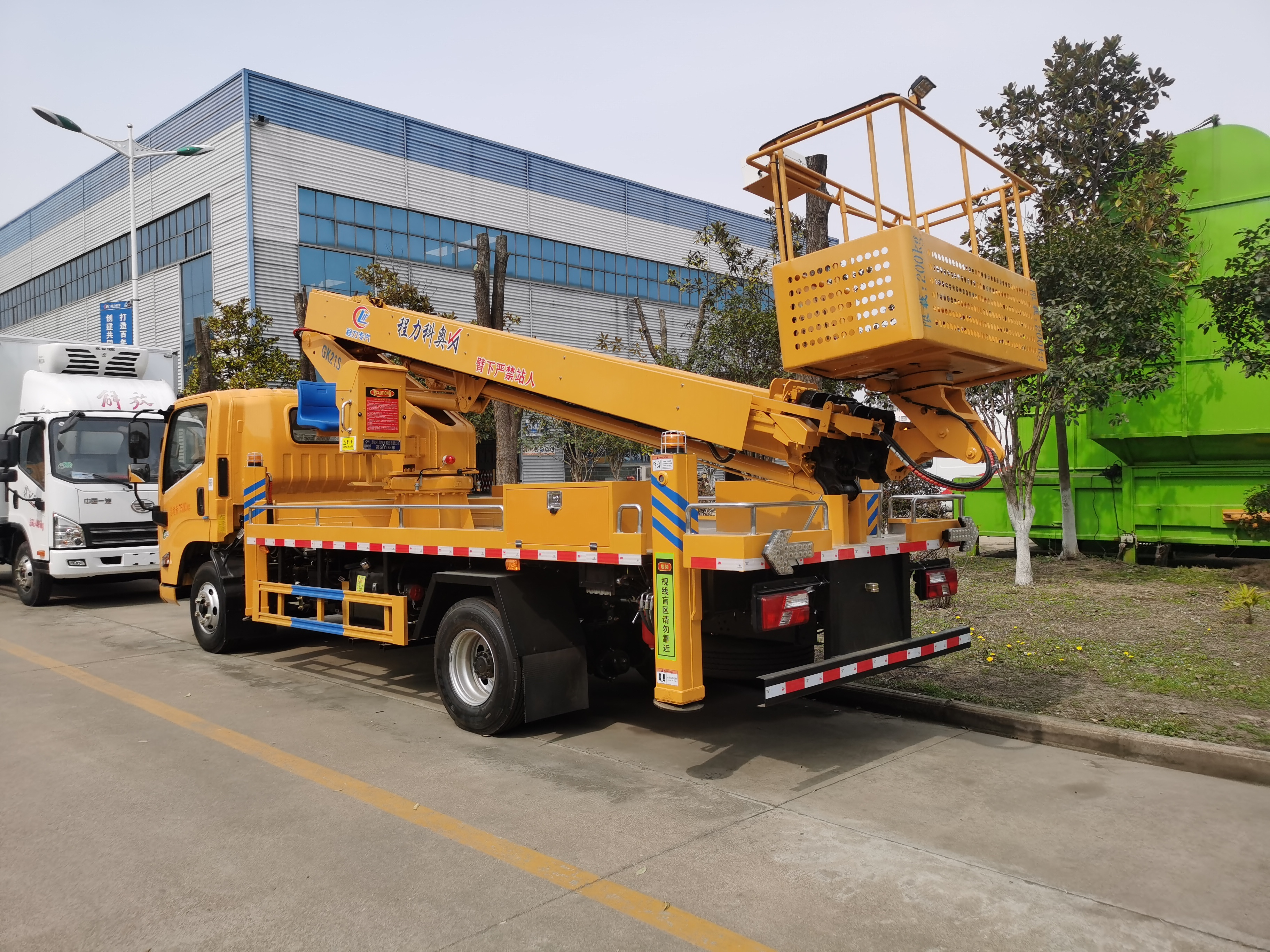 JMC 4*2 Telescopic Boom Bucket Truck 22m Aerial Working Bucket Lift High-Altitude Operation Pickup Truck