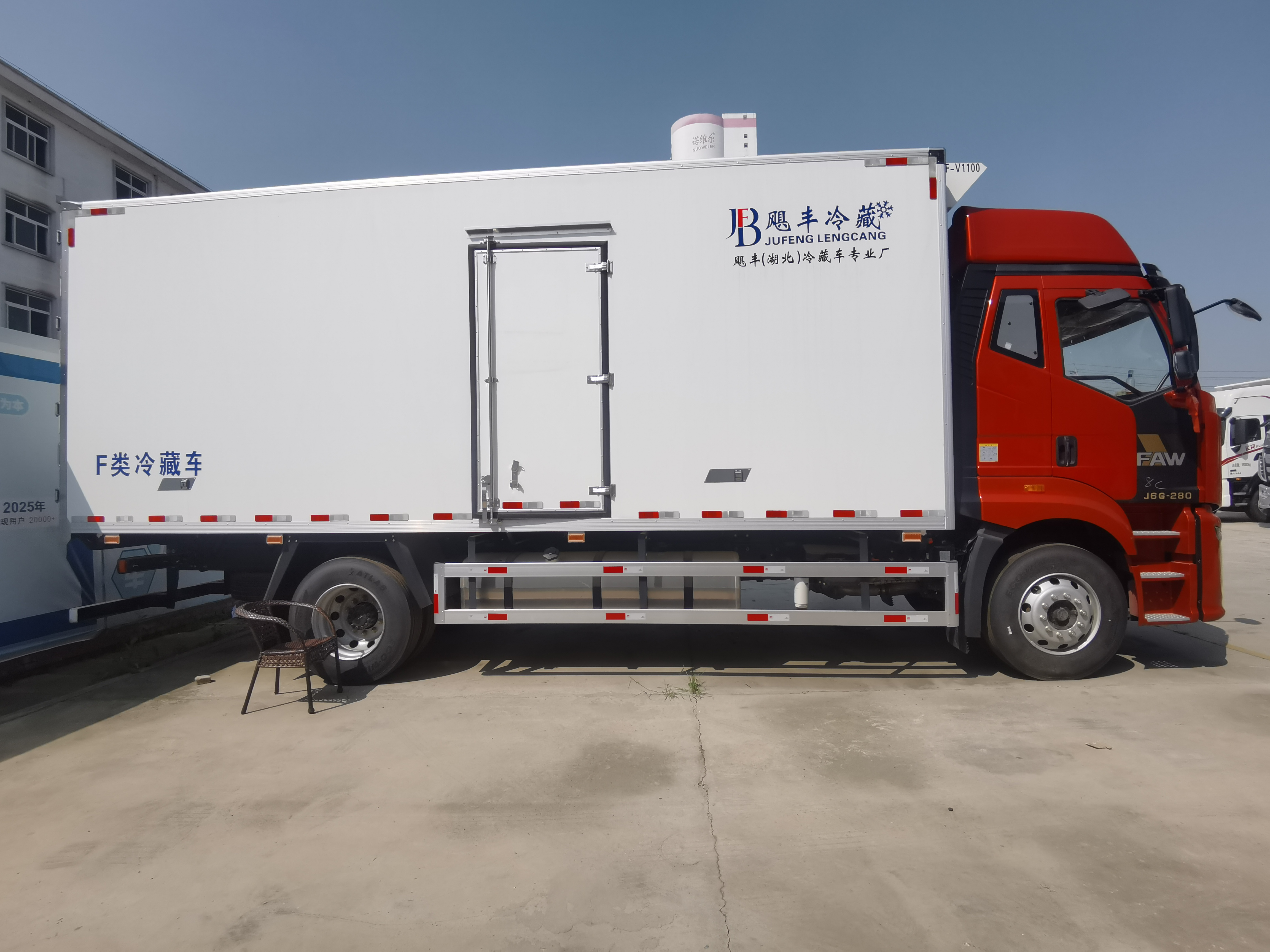 FAW JIEFANG 18T Truck Constant Temperature Cold Room Van for Poultry & Livestock Transportation Sale