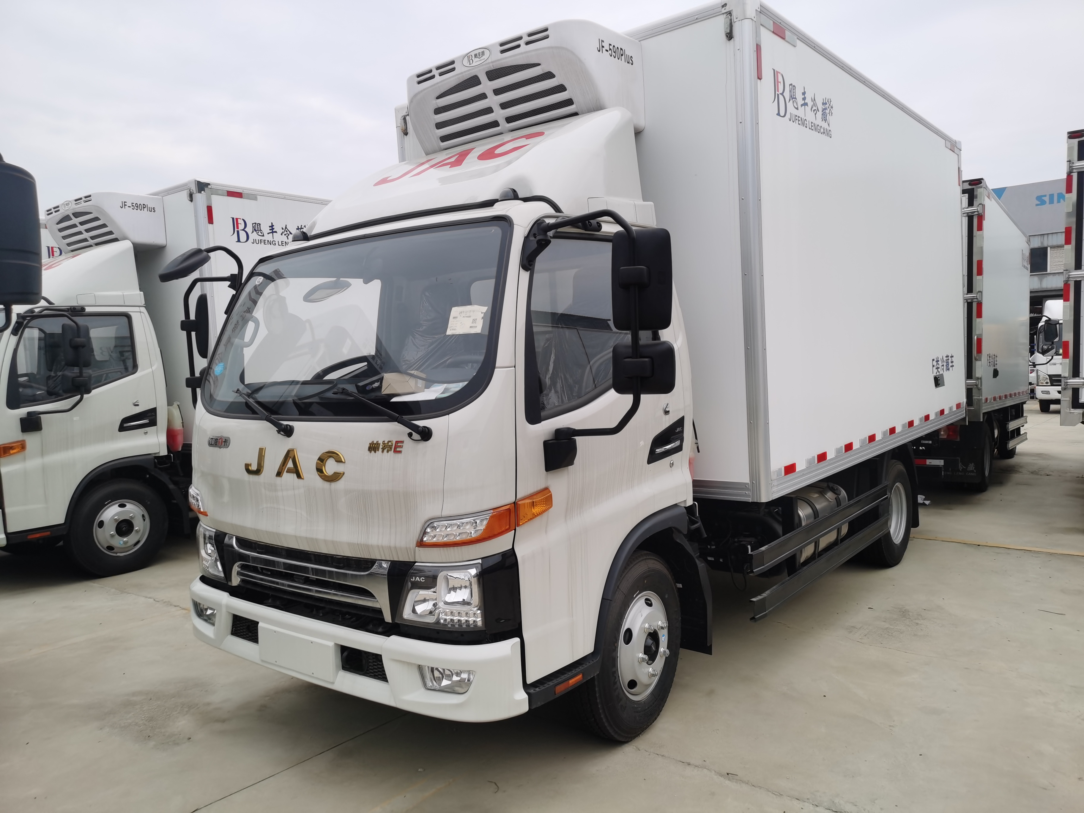 Jac New or Used Automatic 4x2 6-Wheel Small Refrigerator Truck Freezer Truck Refrigerated Container Truck for Sale