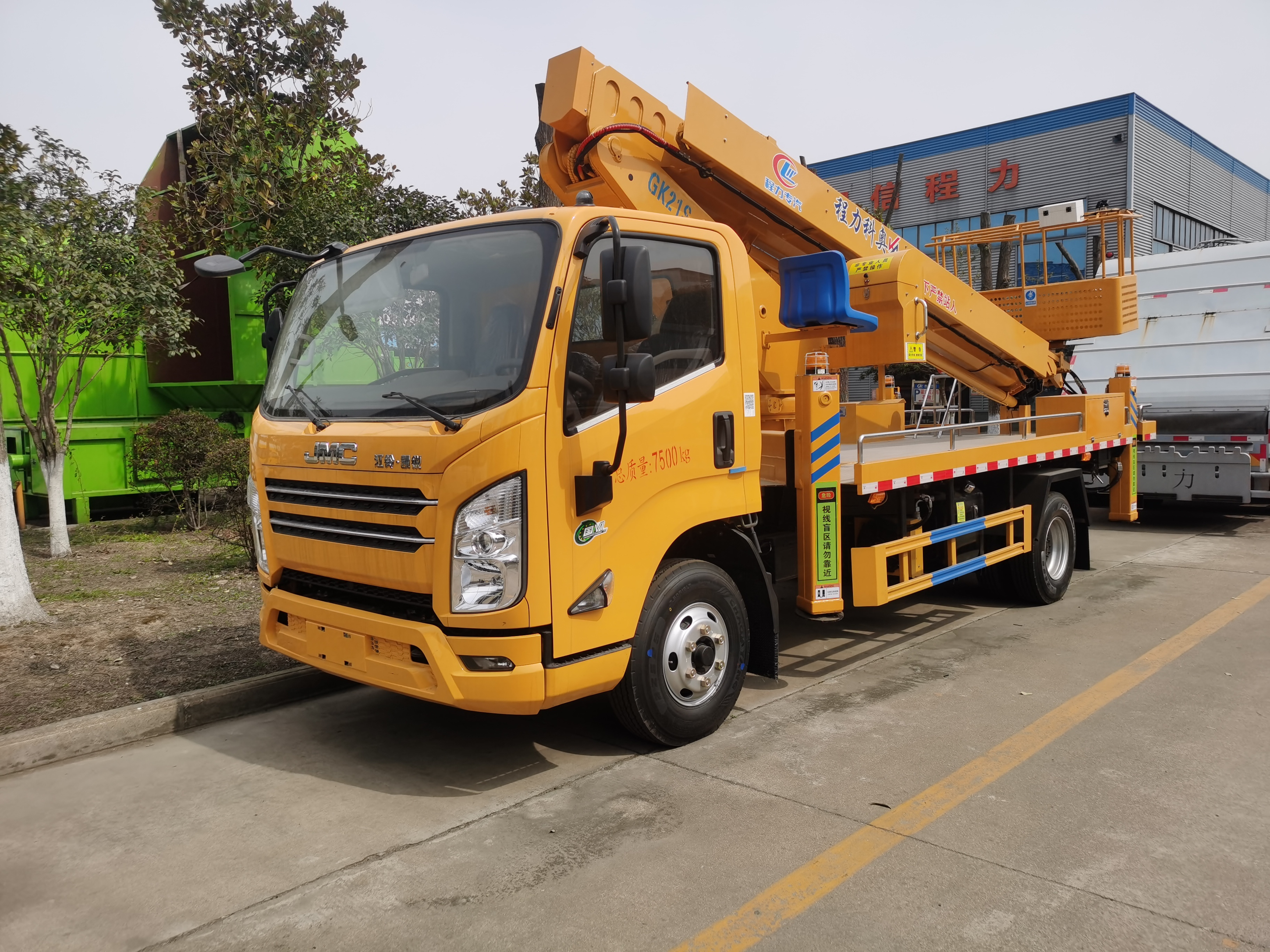 JMC 4*2 Telescopic Boom Bucket Truck 22m Aerial Working Bucket Lift High-Altitude Operation Pickup Truck