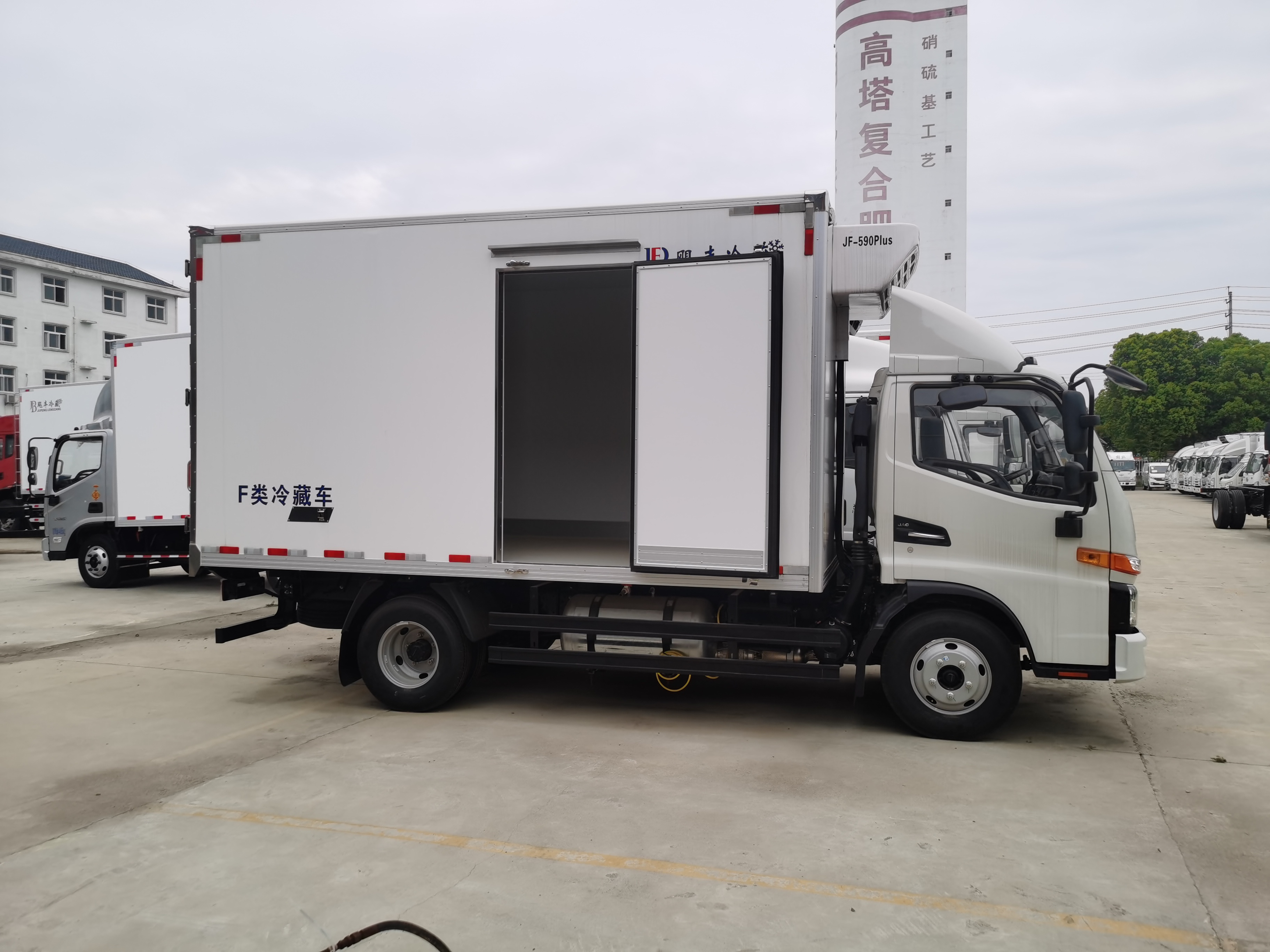 Jac New or Used Automatic 4x2 6-Wheel Small Refrigerator Truck Freezer Truck Refrigerated Container Truck for Sale