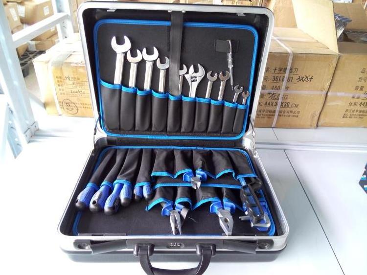 02LB011 China 72 Pcs Combination Master Hand Tool Set box