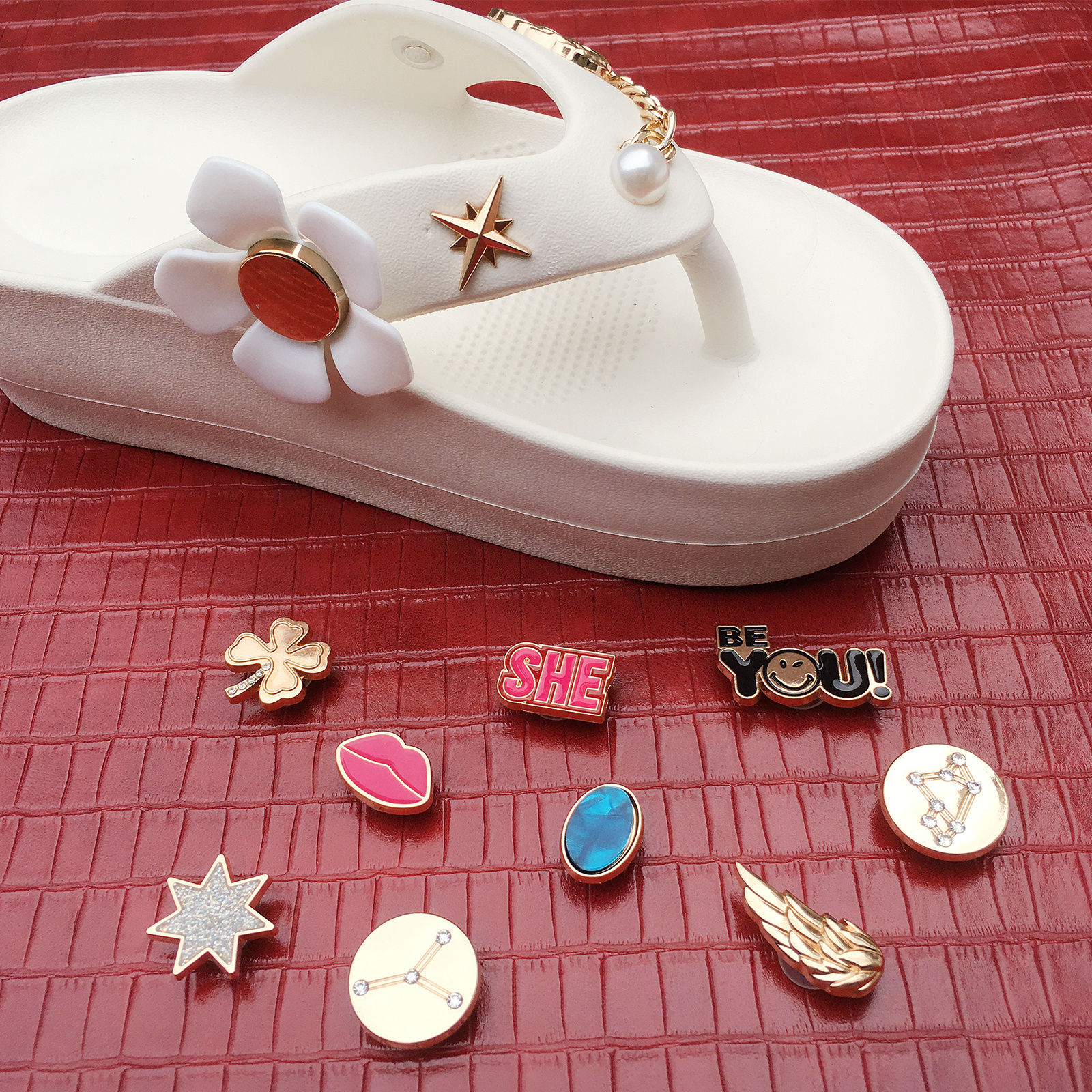 Hot Sale beach designer shoe accessories removable shoe decoration flip flops metal charms for clog