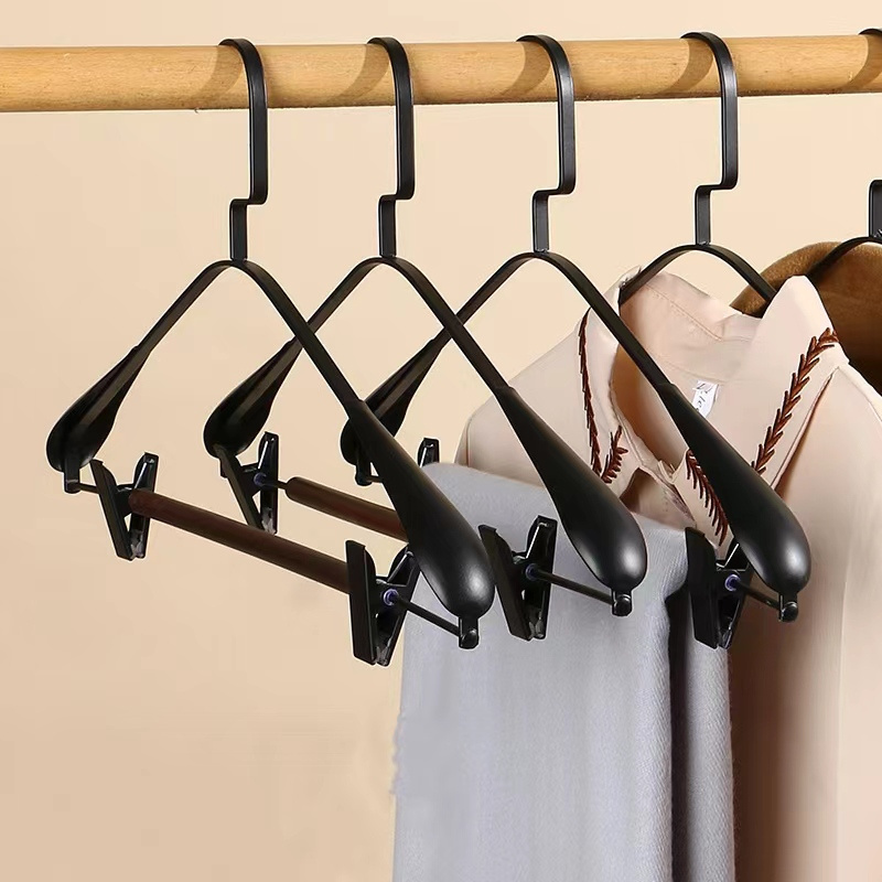 Vintage Modern Iron Wrought Wide Shoulder Metal Wooden Coat Clothes Hangers for Practical and Elegant Wardrobe Organization