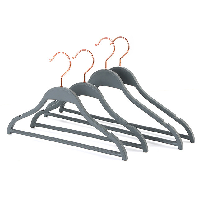 Hot Selling Zara Style Plastic Hanger Plastic Clothes Hangers with Non-slip Bar