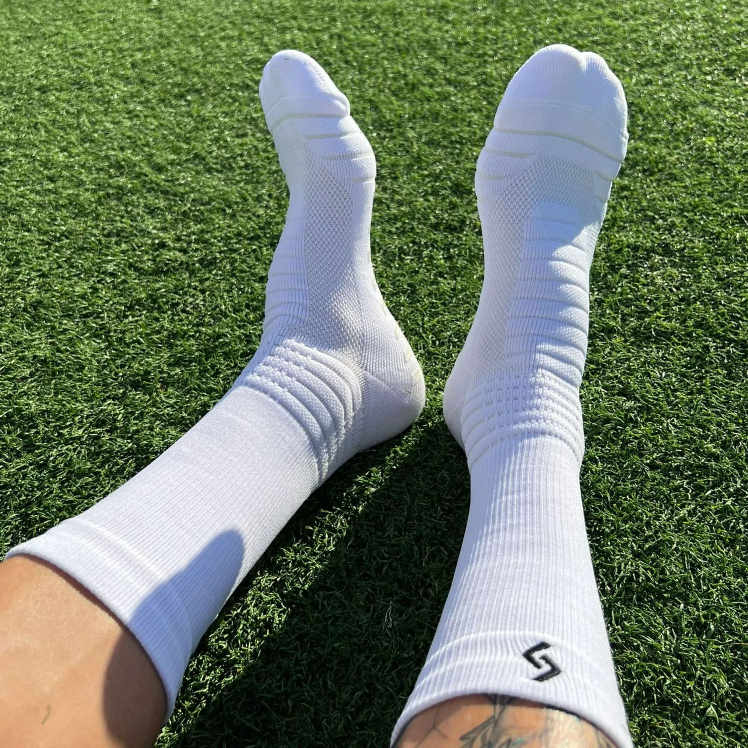 Popular  Custom Soccer grip socks for men and women wear-resistant anti slip football Socks  lowest order quantity crew socks