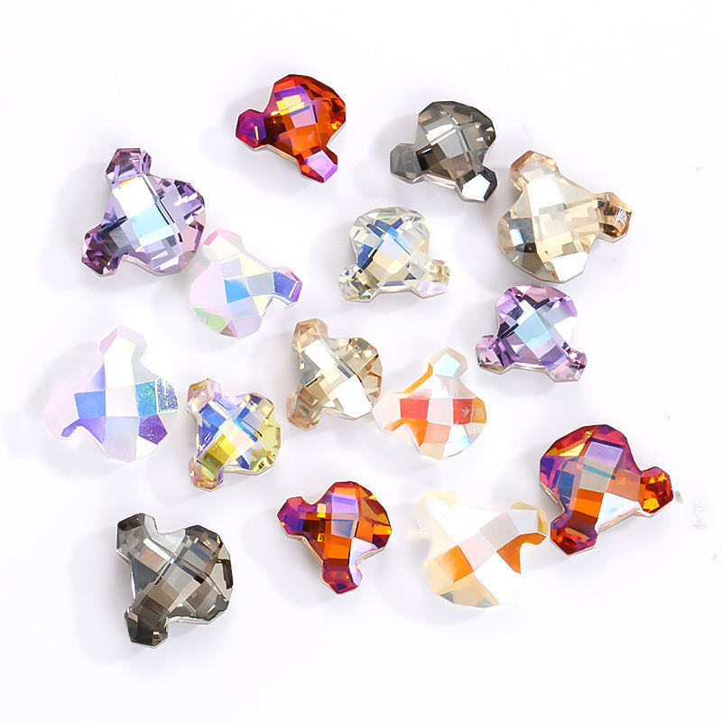 Xichuan Fancy Crystal Stone Strass K9 3D Bear Shape Glass Pointback Glue On Nail Art Rhinestones