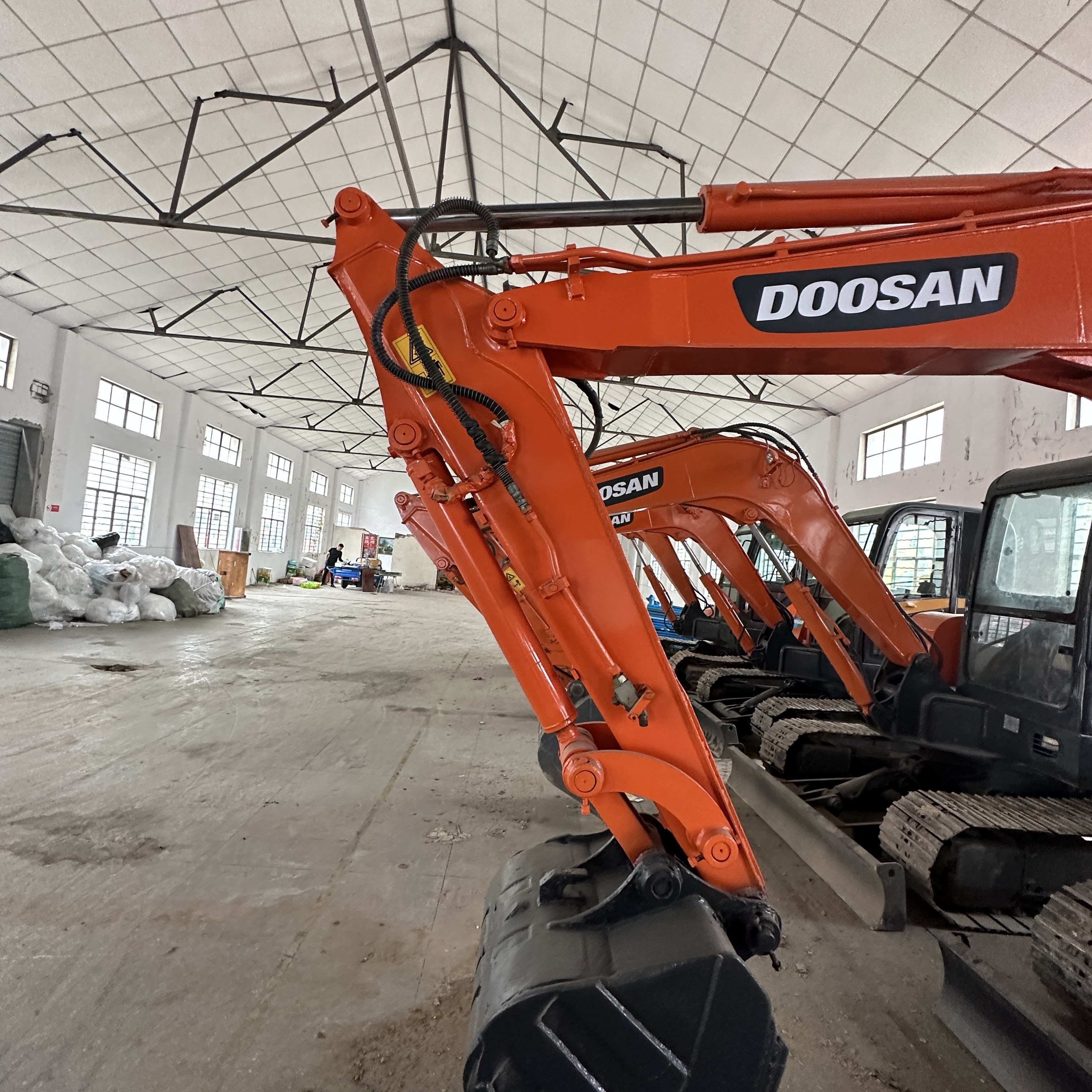 Good Condition Low Price Used Mini 6Ton DOOSAN DH60-7 Crawler Excavator Made in South Korea Doosan DH55 DX55 DH60 DX75 DX80